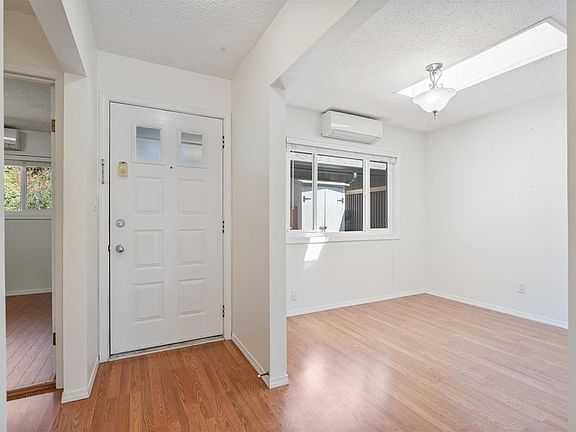 3rd image of 1184 Clarke Rd #4