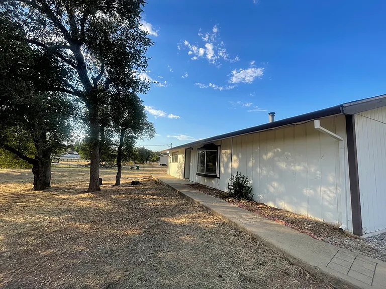 10575 Leslye Ln — Photo 4