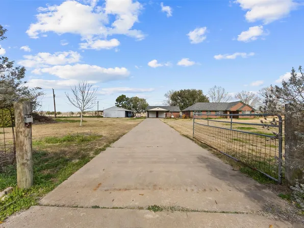 239 County Road 402, Danbury, TX 77534