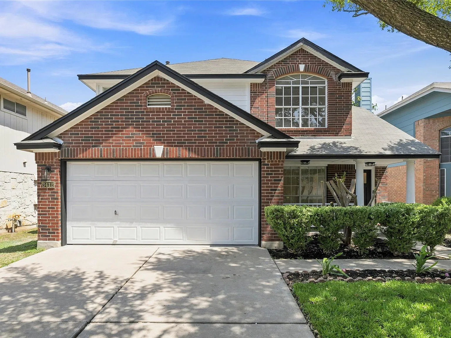 3 bed, 2.5 bath, 1945 sqft, $2,450 — Photo 3