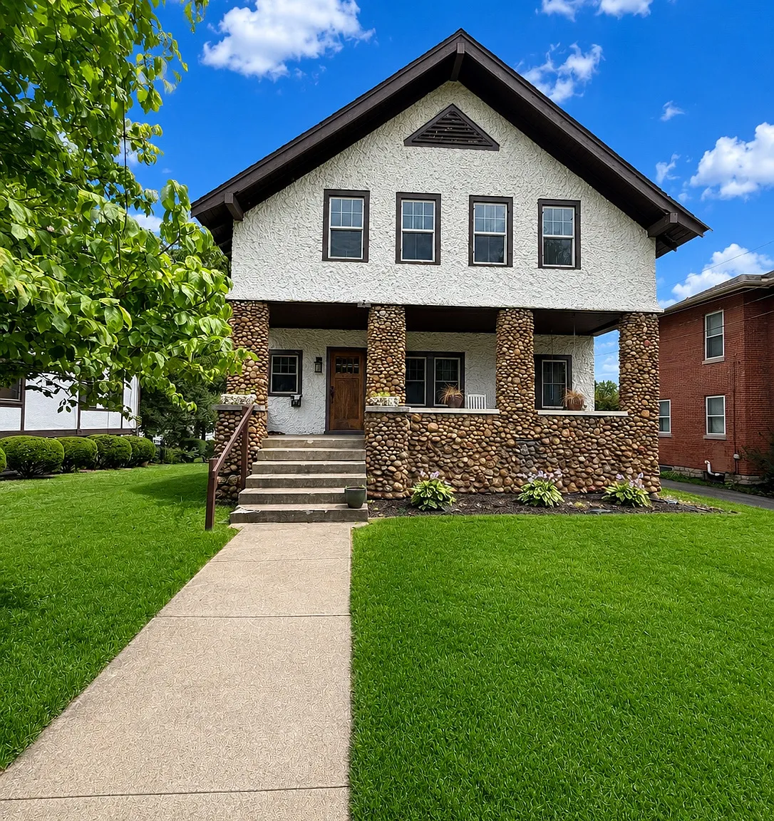 3 bed, 1.5 bath, 2298 sqft, $2,400 — Photo 1