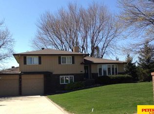 1011 Skyline Dr, Fremont, NE 68025