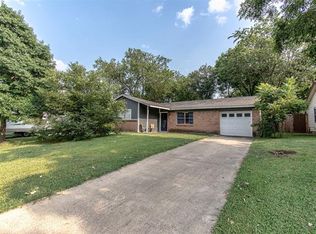 418 E Lavender Ln, Arlington, TX 76010