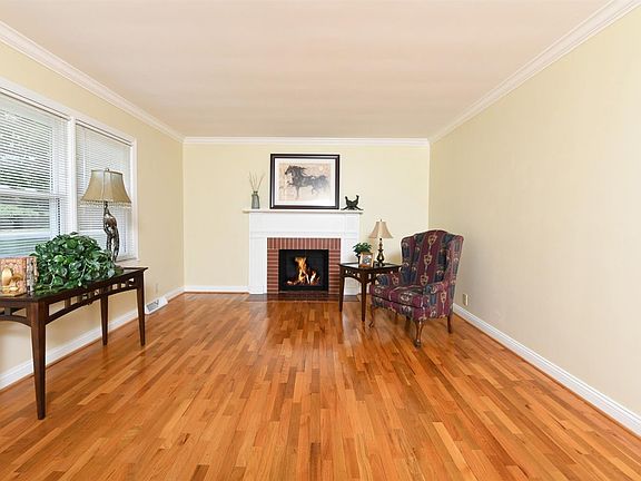 2nd image of 1209 Seneca Trl