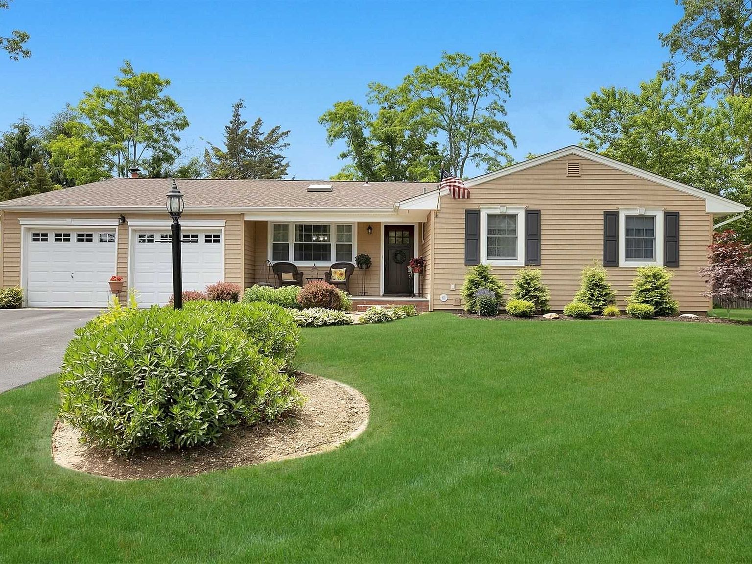 39 Sejon Dr, Sayville, NY 11782 Zillow