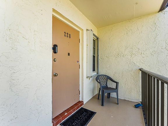 5th image of 130 Lake Meryl Drive #228