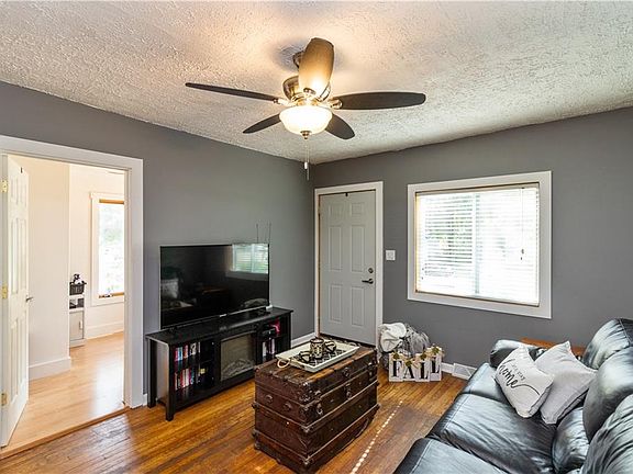4th image of 110 E Leland Ave
