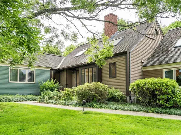 88 Potter Pond, Lexington, MA 02421