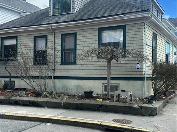 24 Spring St, Newport, RI 02840