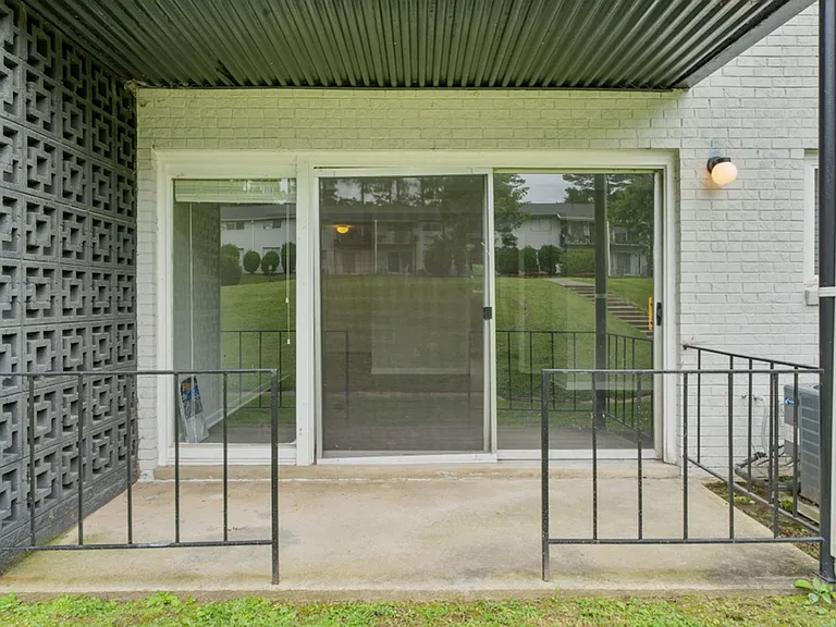Monarch Apartments — Photo 58