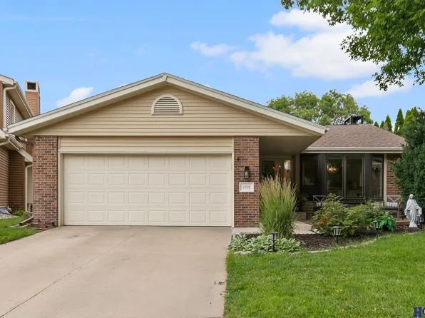 7206 Shamrock Ct, Lincoln, NE 68506