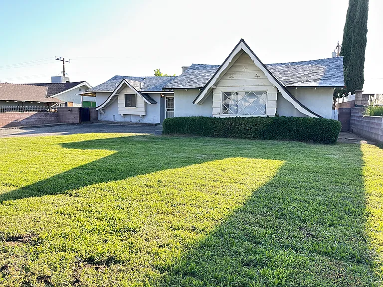 5372 Golondrina Dr — Photo 1