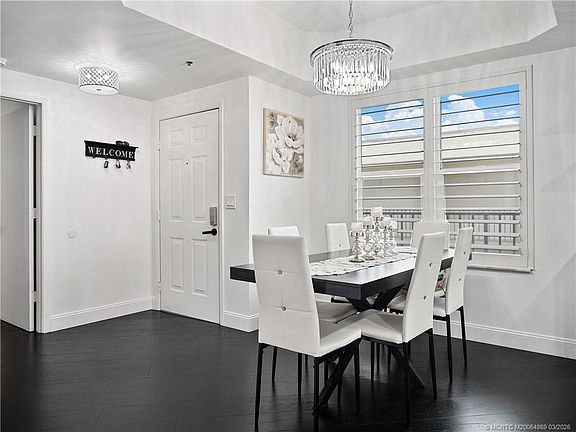 3rd image of 221 NE Plantation Rd APT 415