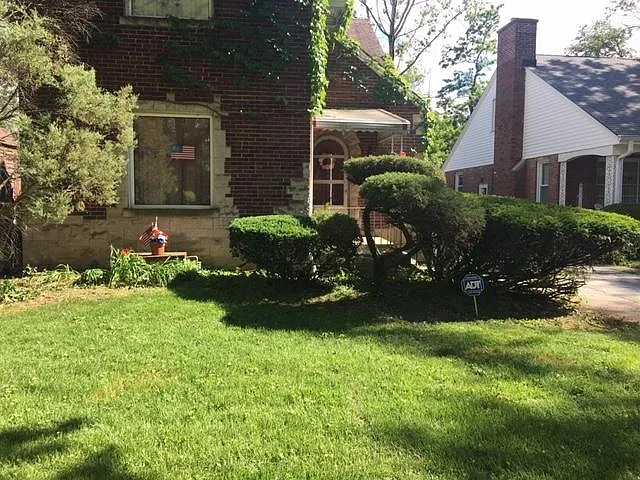2207 W 107th St photo 1