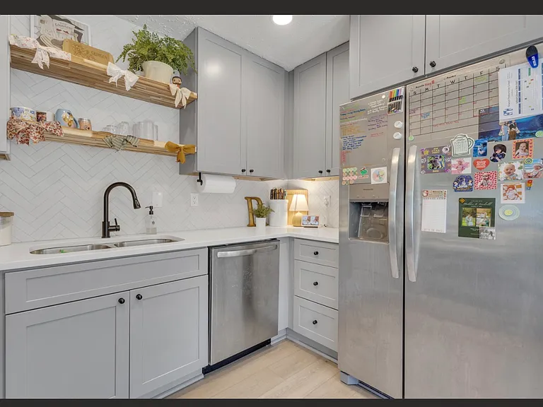 61 Brenda Ct — Photo 12
