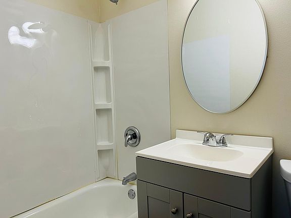 4th image of 2217 7th Ave #4