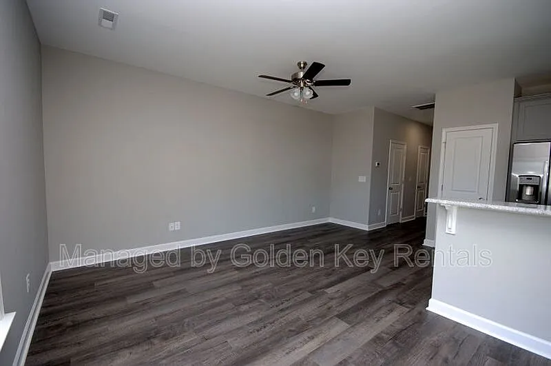 3 bed, 2.5 bath, $1,600 — Photo 3