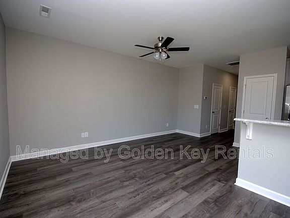 3rd image of 415 S Center St