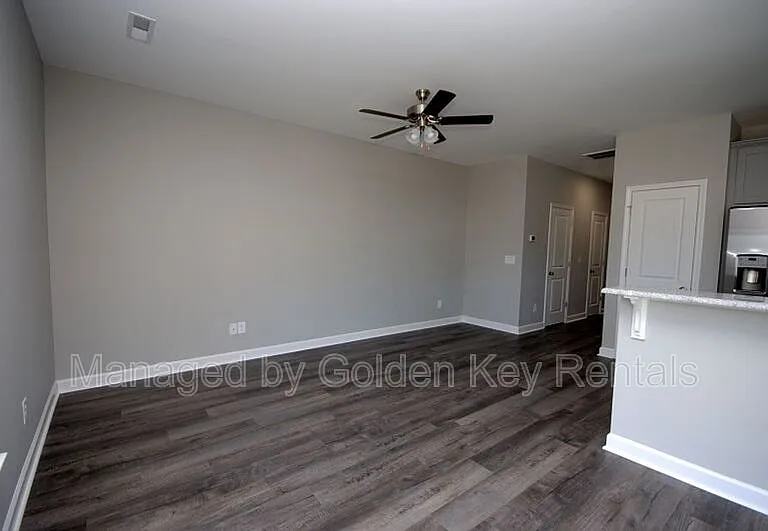 415 S Center St — Photo 3