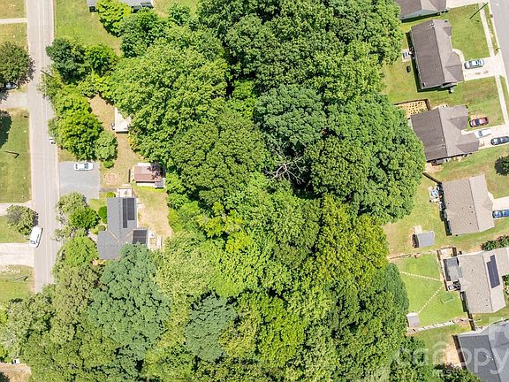 2nd image of 3824 Oakwood Rd