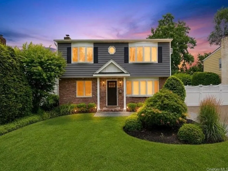 Twin Lawns Ave