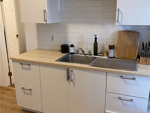 4th image of 36 King St E #1