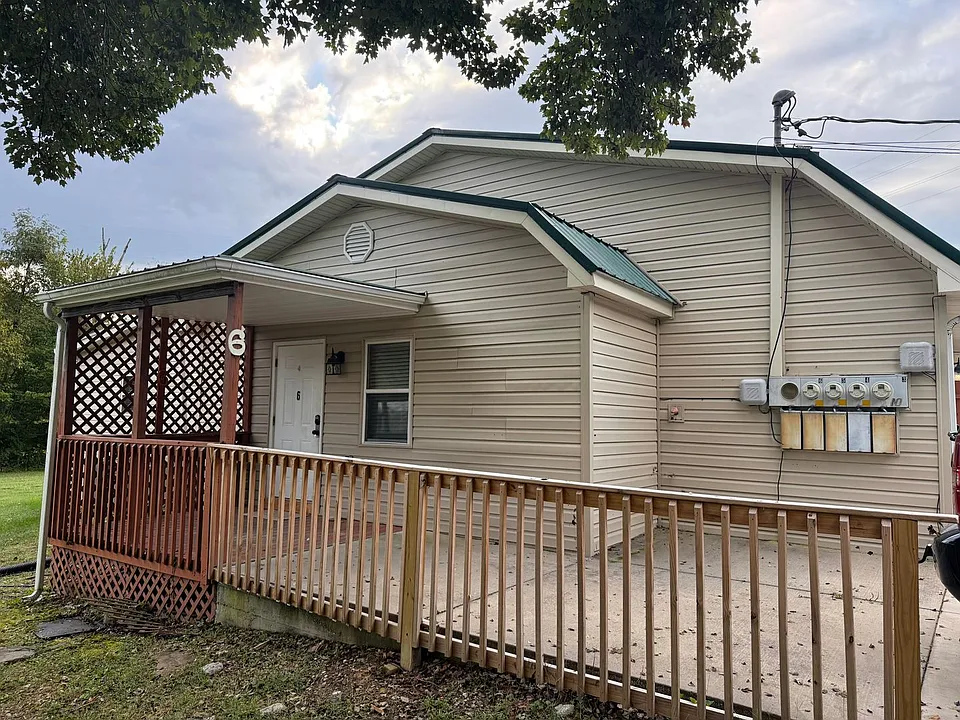 620-646 Lovers Ln