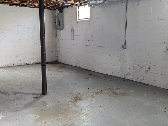 2nd image of 504 E Main St