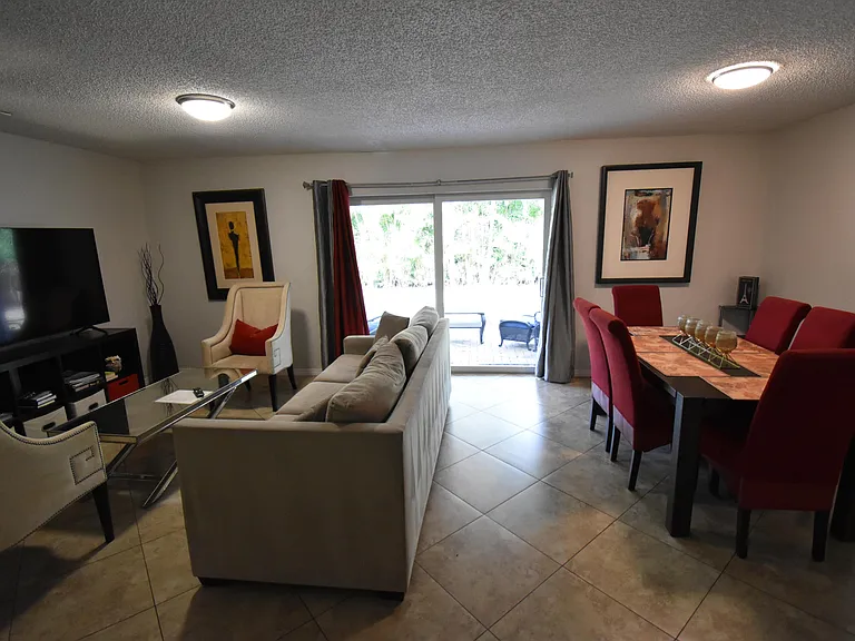 9426 Southampton Pl — Photo 9