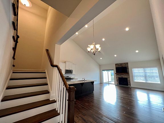 2nd image of 111 Aeropointe Ln