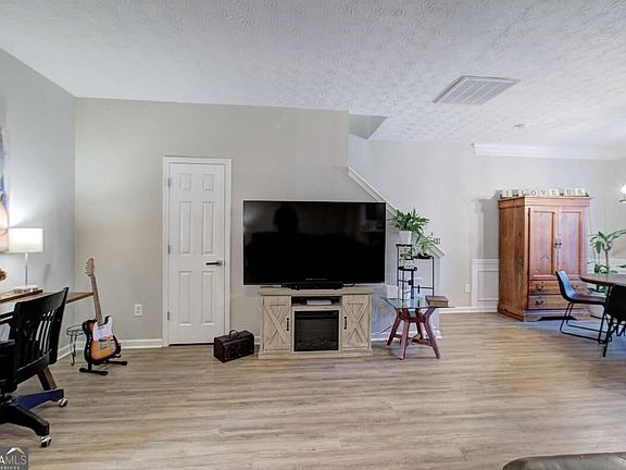 5th image of 515 Oakside Pl