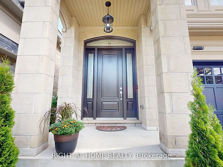 385 Tudor Ave — Photo 2