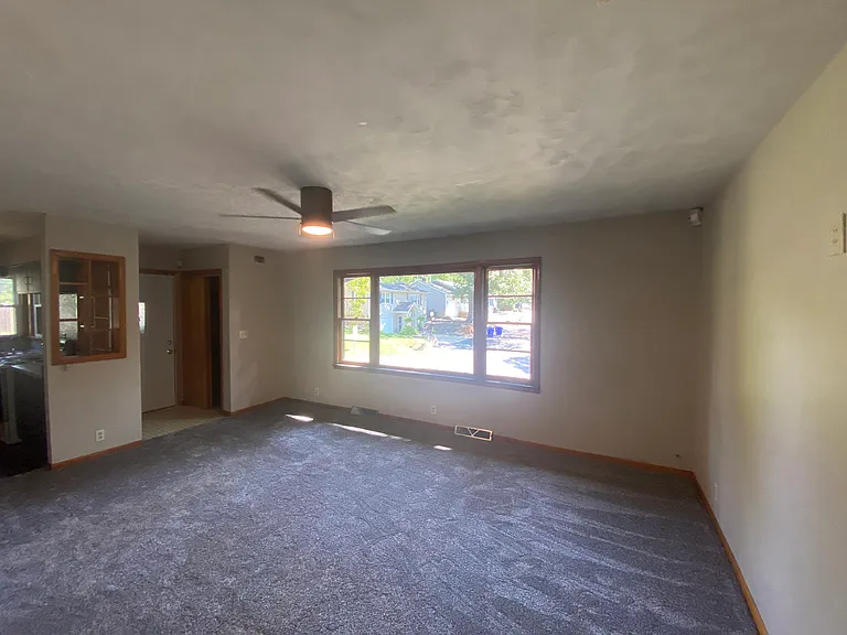 9 Lake Grove Clb — Photo 16