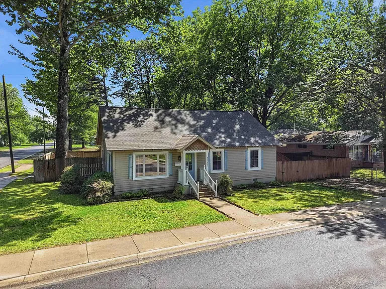 1117 Weems St — Photo 1