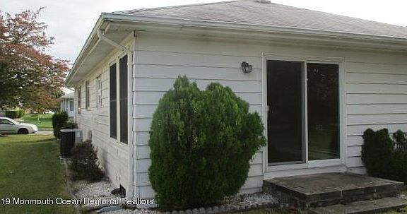 4th image of 260 Bonaire Dr