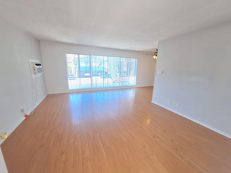 428 S Sherbourne Dr #5 — Photo 1