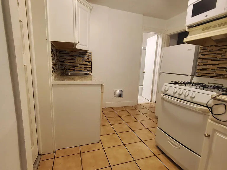 213 Lippincott Ave #2 — Photo 9