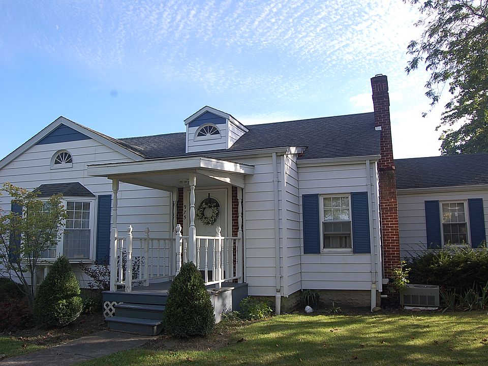 1st image of 975 Walnut St