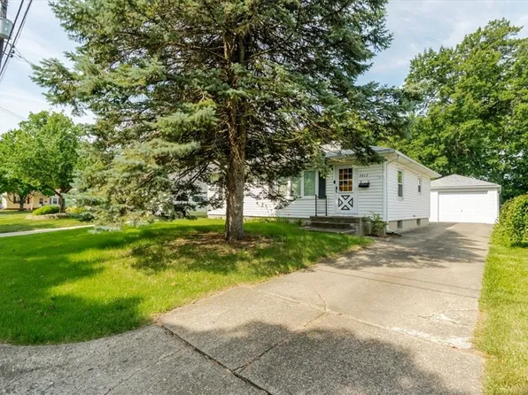 2417 N Maple Ave, Decatur, IL 62526