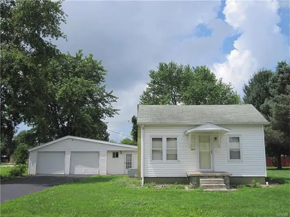 911 S Van Buren St, Litchfield, IL 62056