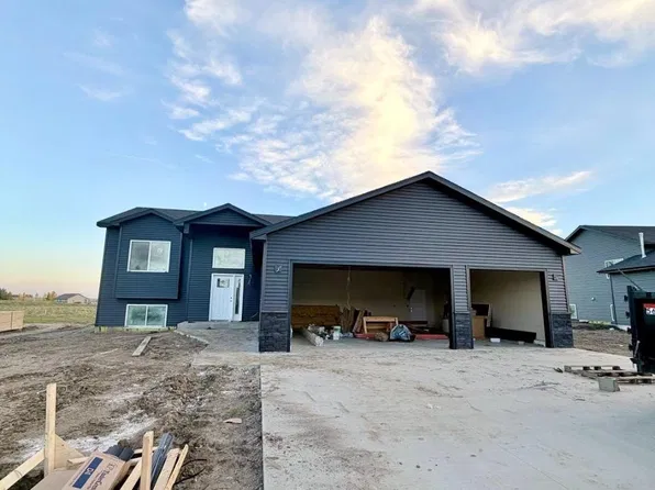 155 Mulberry Loop NE, Minot, ND 58703