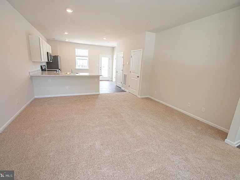 130 Willowtree Ln — Photo 17