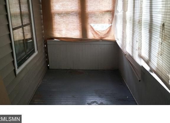 3rd image of 982 Wakefield Ave