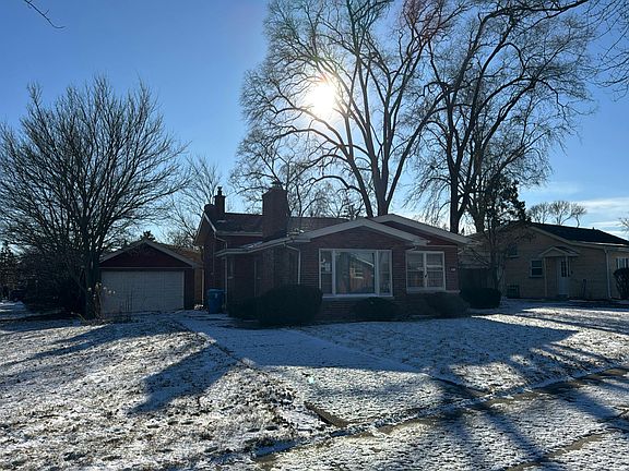 3rd image of 286 Spruce Ln