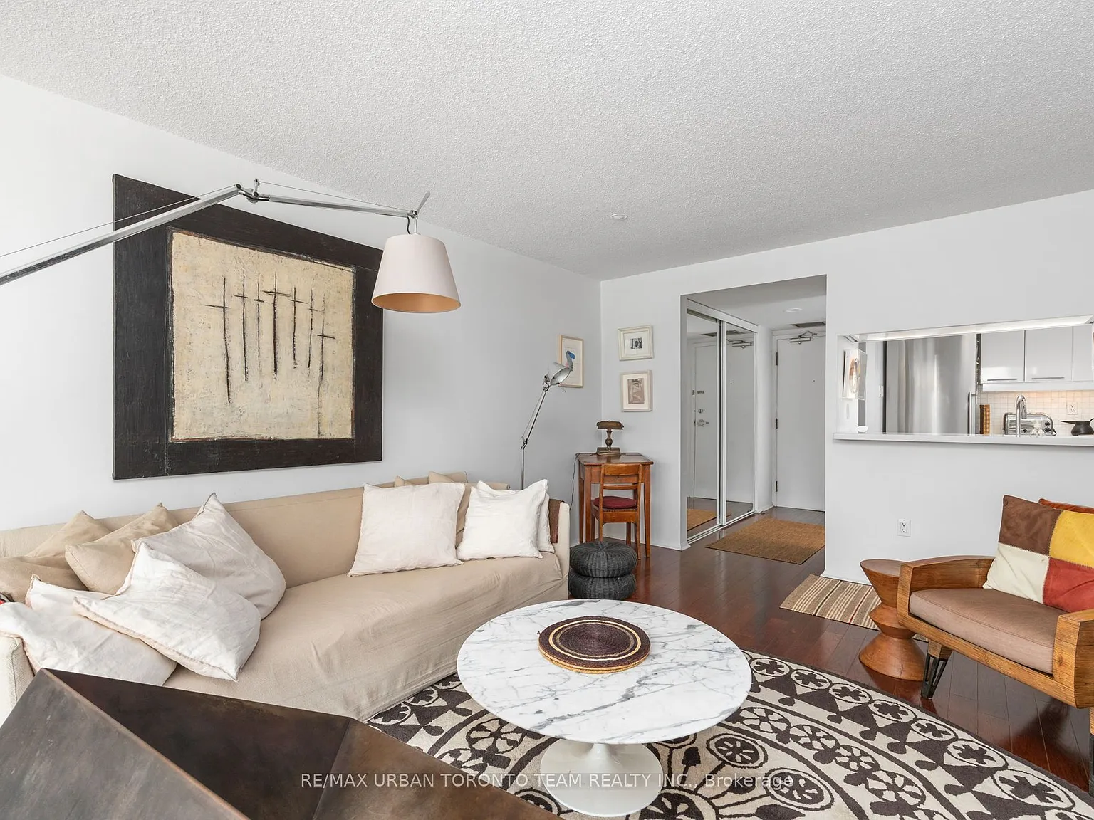 705 King St W — Photo 4