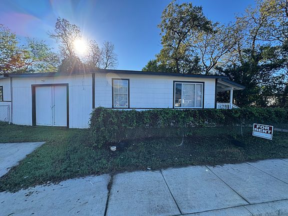 3rd image of 310 Finton Pl #2