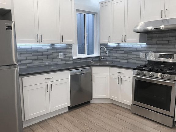 2nd image of 1147 Pacific Ave