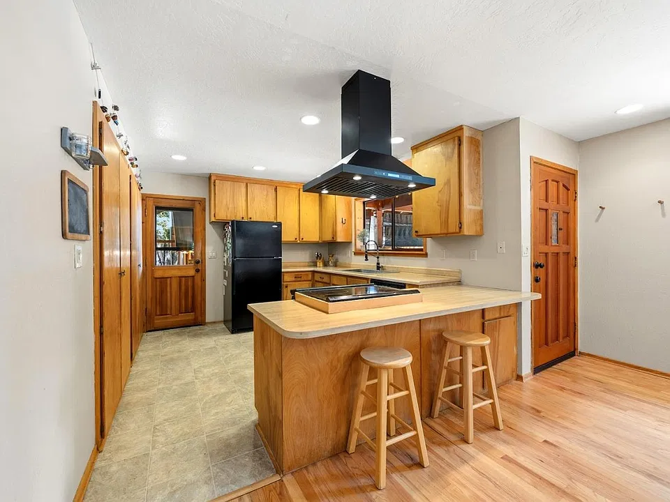 41177 Skyline Dr