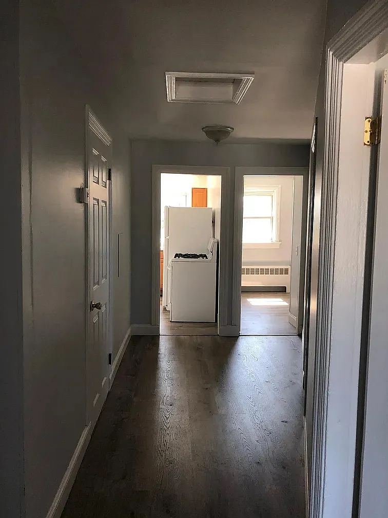 635 Fall River Ave — Photo 1