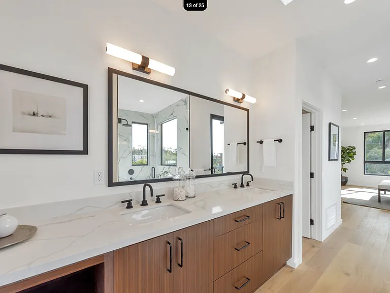 6327 1/2 Primrose Ave — Photo 2
